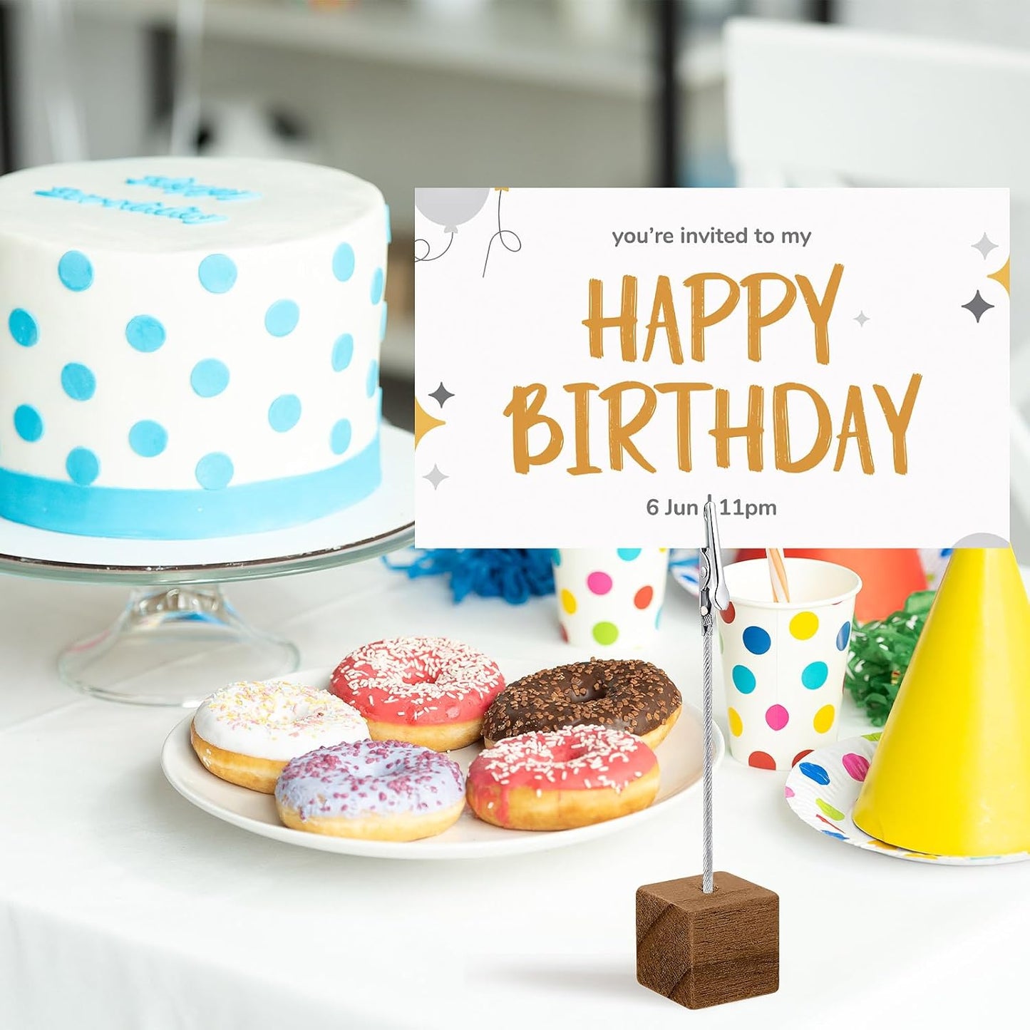 24 Pcs Cube Base Memo Clip Holder Lightweight Wood Cube with Alligator Clasp for Displaying Pictures Number Menu Name Card Wedding Party Meeting