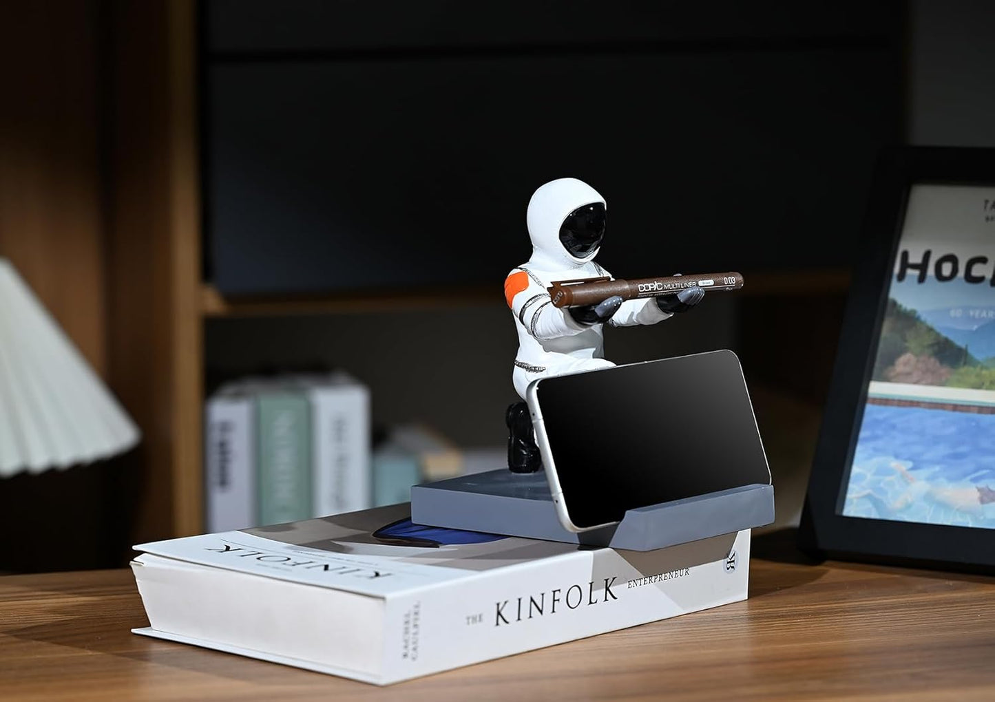 Astronaut Resin Pen Holder, Mobile Phone Stand, Device Stand, Desk Organizer Decorative Pen Holder (White&Black)