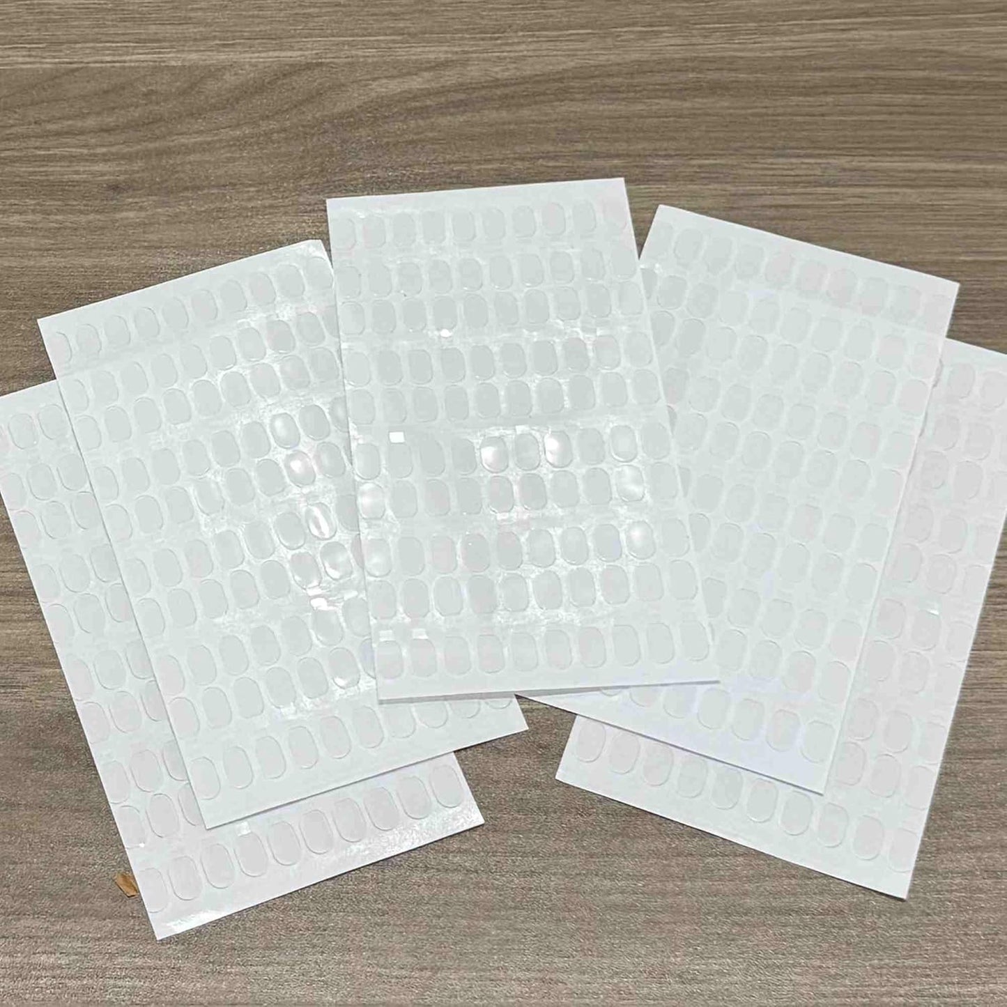 Double Sided Adhesive Putty with Pull Tabs, 500 Removable Clear Dots Sticky Tack, 0.31''x0.51''Waterproof Poster Putty Glue Dot for Party Decoration
